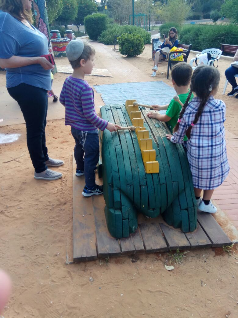 סדנת ילדים בגן ריחות וצלילים